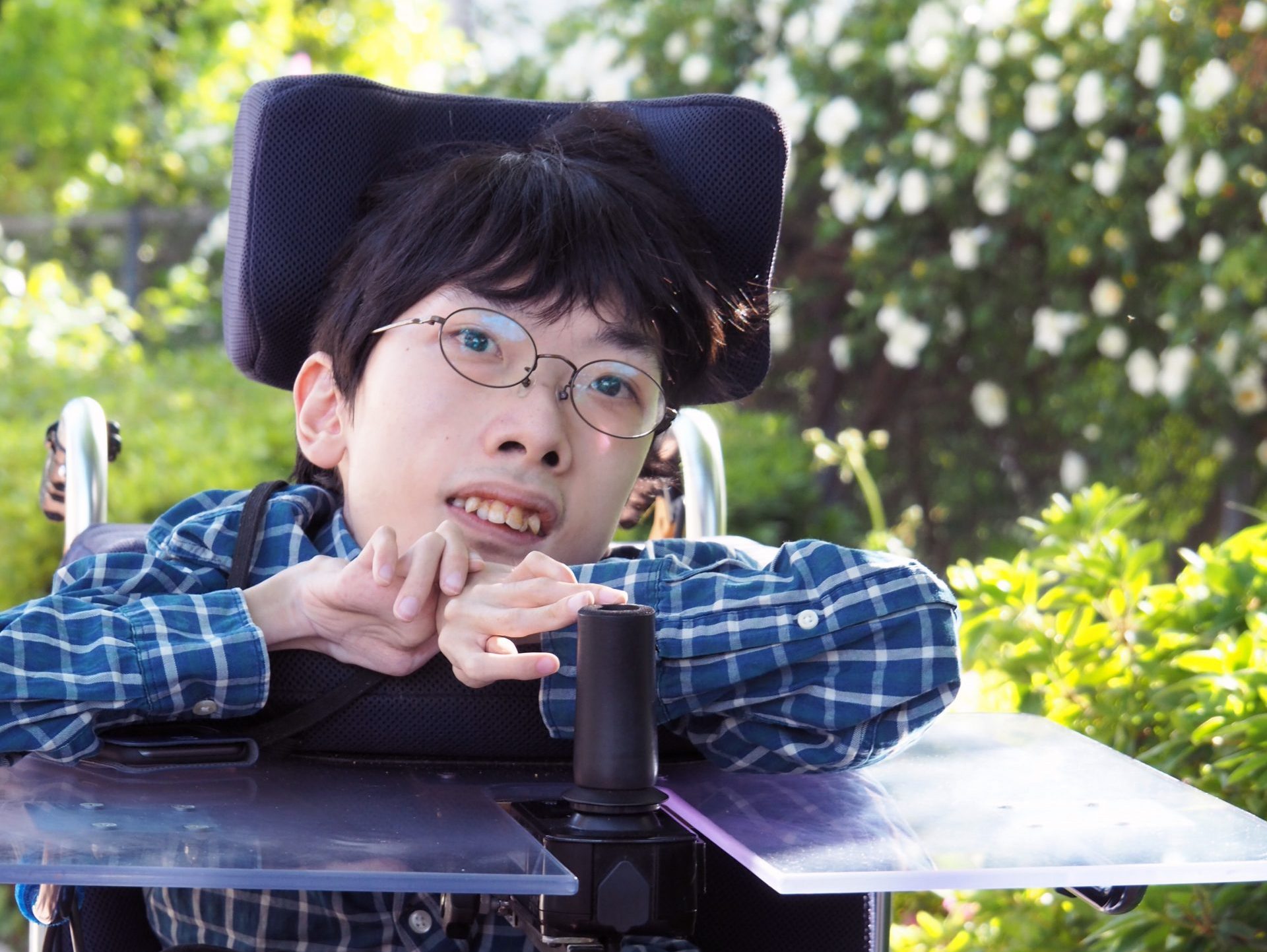 「<small>映画監督、筋ジストロフィーによる電動車いすユーザー</small><br>石田智哉」についての画像